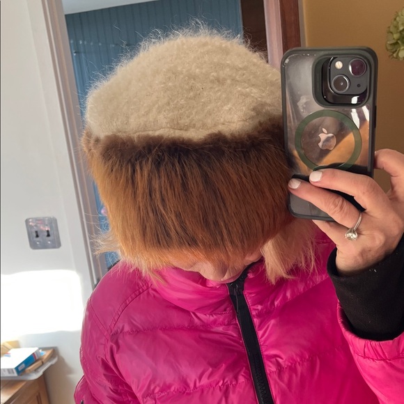 Stylish Brown and Cream Women's Fur Hat - Picture 4 of 6
